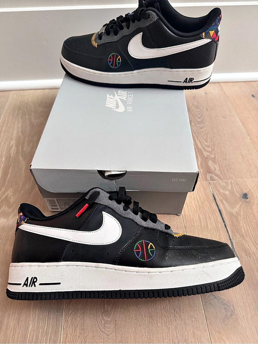 Nike Air Force 1 '07 LV8 Air Sneakers Black & White US 10 Like New